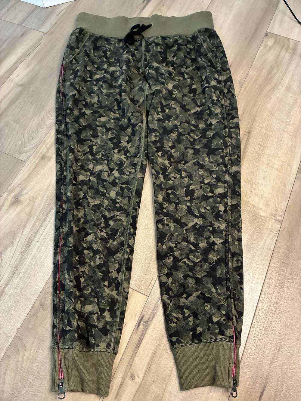 Lululemon No Sweat Pant Mystic Jungle Fatigue Green Side Zip Jogger Size 6